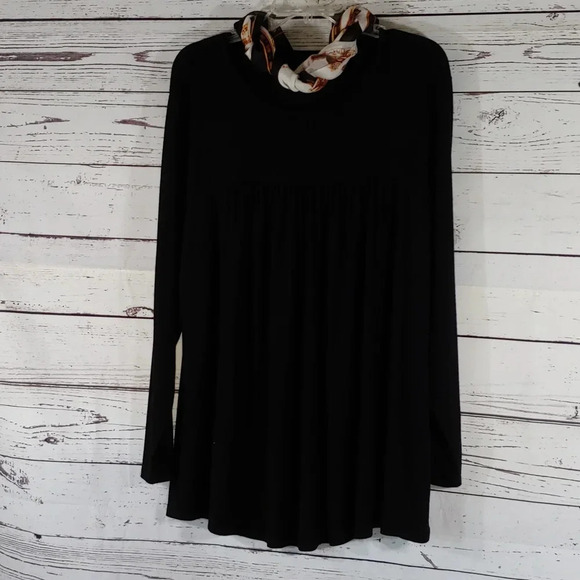 Women Top - Picture 2 of 4